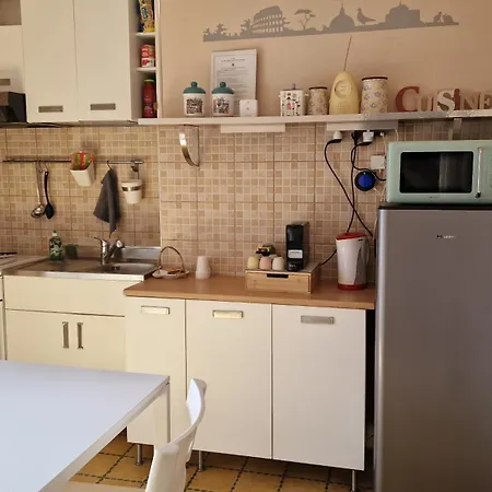 Da Nonna Santa & Private Parking Apartment