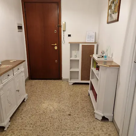 Da Nonna Santa & Private Parking Apartment Rome